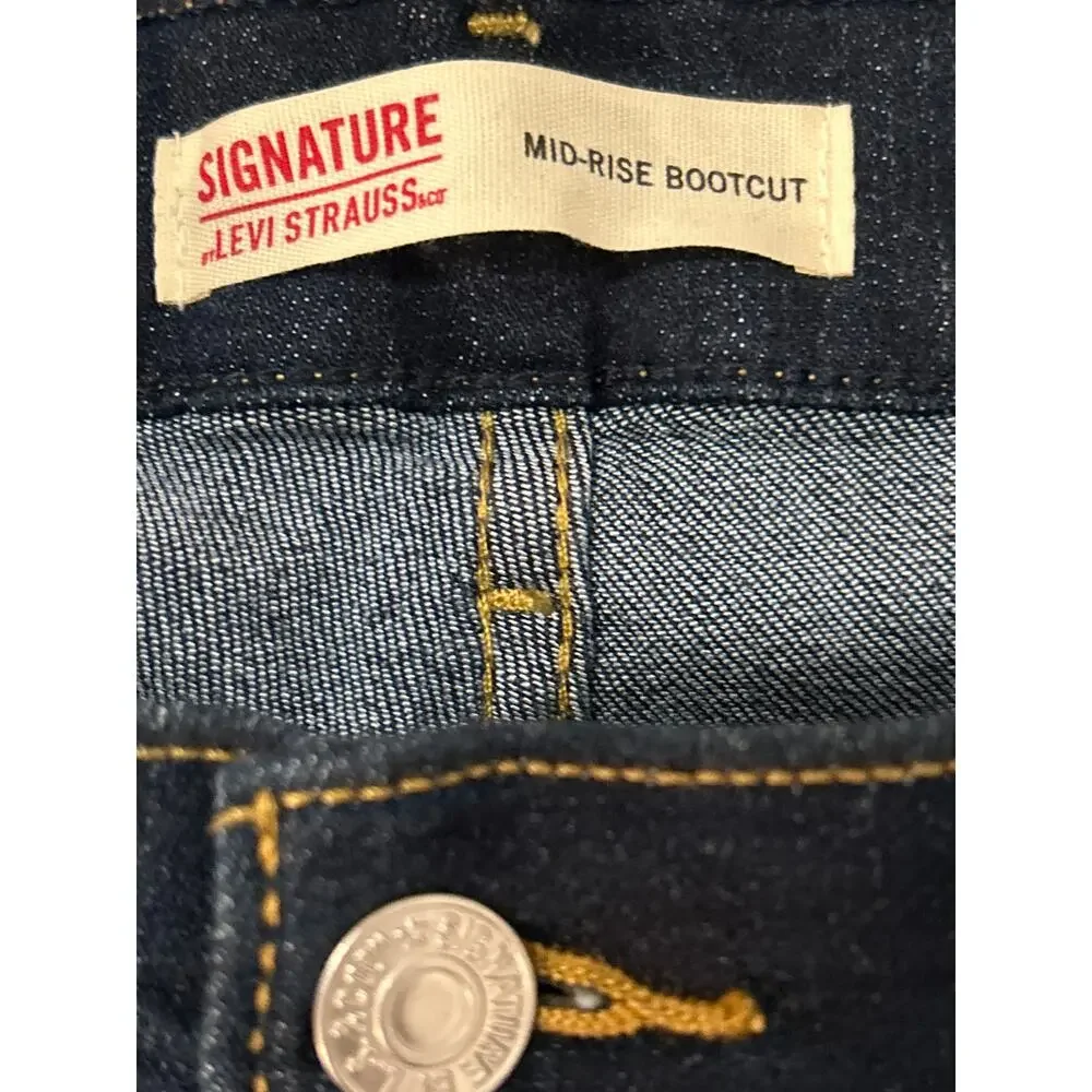 Levi Strauss Women’s Jeans Dark Wash Size 24M Mid-Rise‎ Bootcut NWT